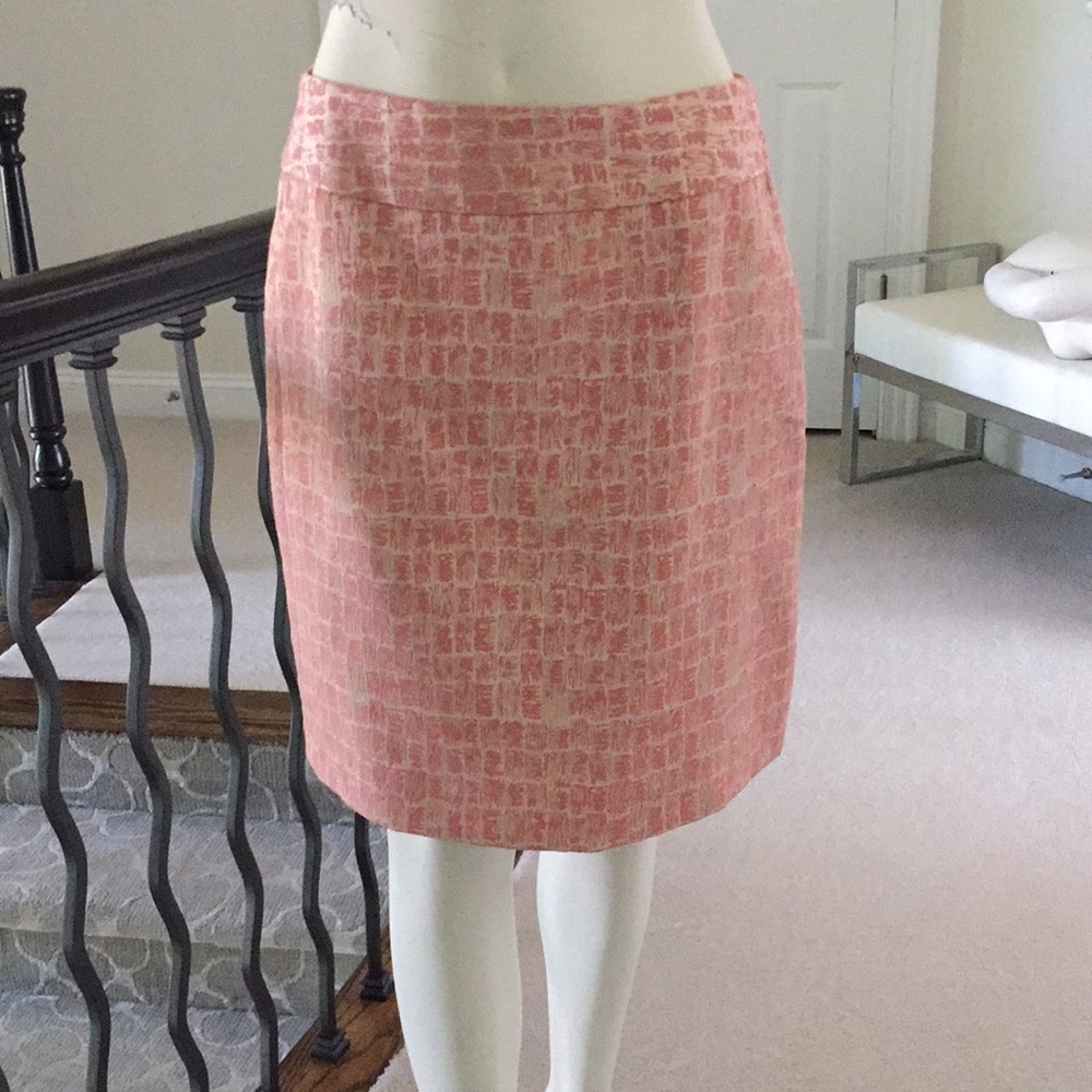 NWT Ann Taylor patterned light peach pencil skirt